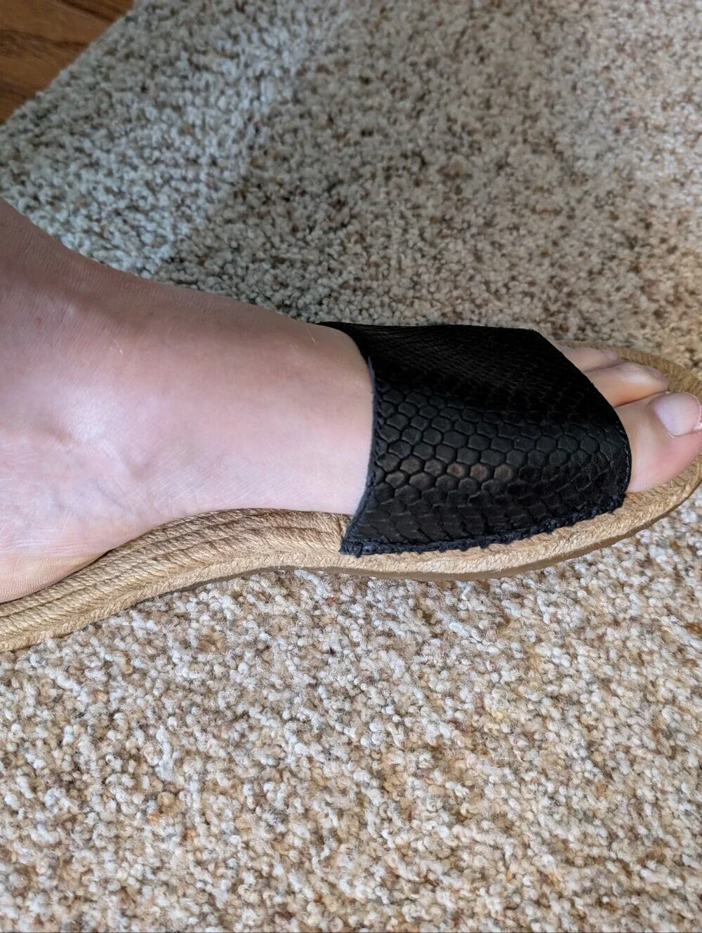 UGG Australia Black Embossed Leather Espadrille Slide Sandals Women’s Slip On Fl